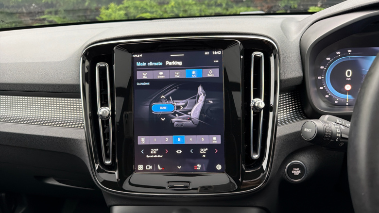 Volvo XC40 2.0 B4P Ultra Dark 5dr Auto Petrol Estate